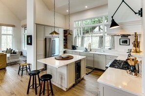 Fridge, microwave, oven, stovetop - 'Black Chalet' Mtn-View Home w/ Deck in Glenville! (Glenville)