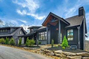 Exterior - 'Black Chalet' Mtn-View Home w/ Deck in Glenville! (Glenville)