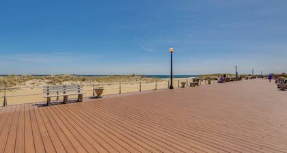 Walk to Ocean Grove Beach: Apt in New Jersey