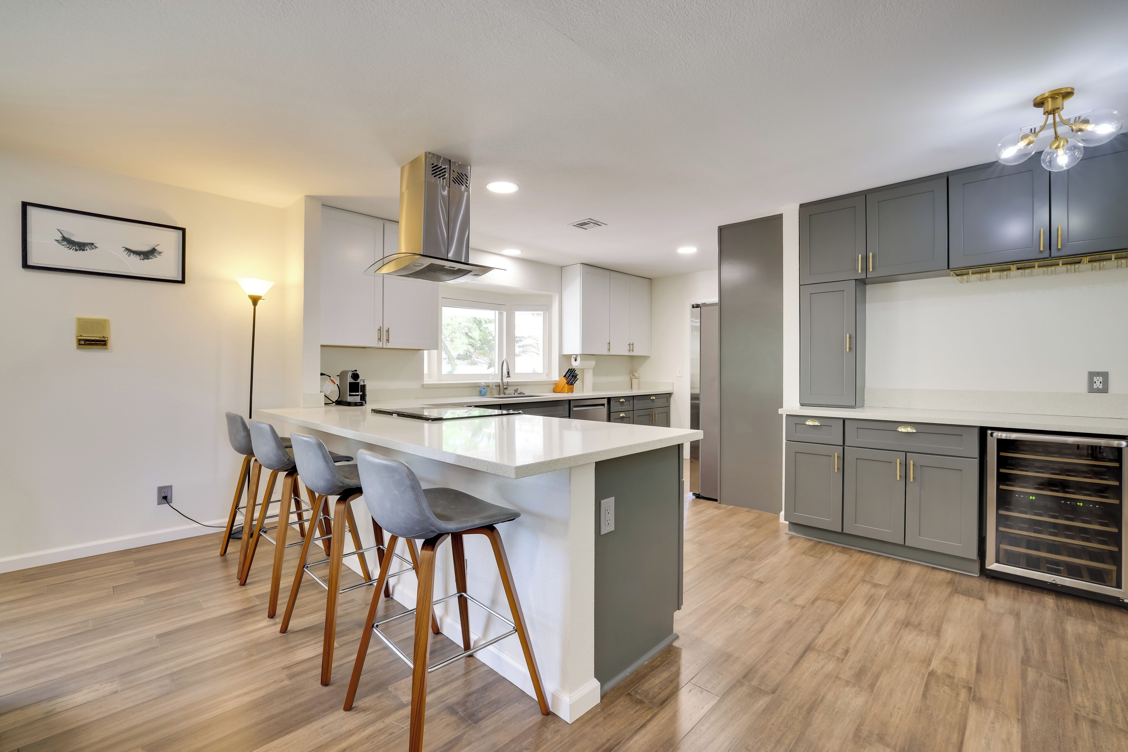 Fridge, microwave, stovetop, dishwasher