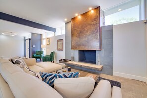 TV, peis, DVD-spiller og bordtennis