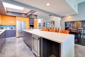 Fridge, microwave, dishwasher, coffee/tea maker - 3 Mi to Strip: Mid-Century Gem w/ Hot Tub in Vegas (Las Vegas)