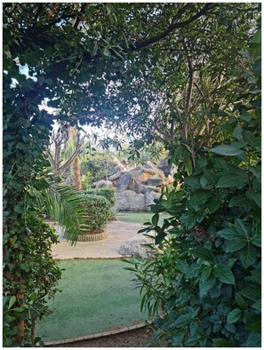 Property grounds - LAVANDOU Panoramic View, Terrace 10min walk from the Beach (Le Lavandou)