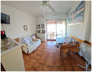 TV, ping pong - LAVANDOU Panoramic View, Terrace 10min walk from the Beach (Le Lavandou)