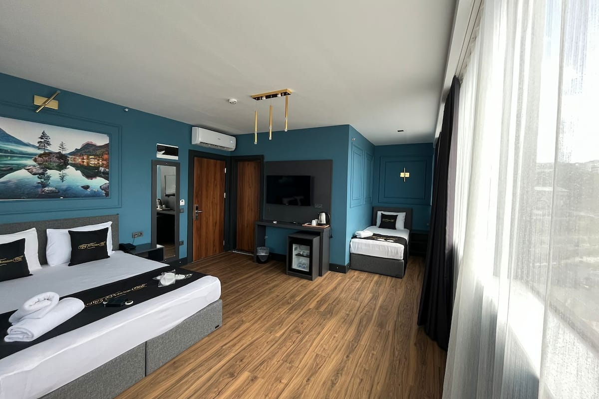 Family Triple Room, City View
