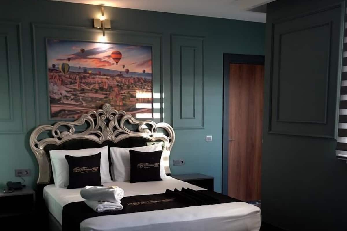 Premium Double Room, Mountain View | In-room safe, desk, laptop workspace, soundproofing