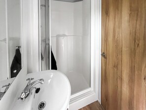 Towels - 3 bedroom accommodation in Ruthin and the Clwydian Range (Ruthin and the Clwydian Range)