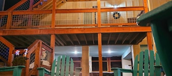 Charming Downtown Bryson City SkyLoft Apt 1 - Perfect for Couples!