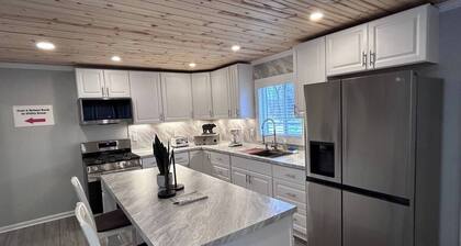 2-bedroom house in Bergland right on the snow and UTV trail and close to lake.