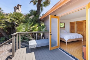 Property grounds - Tutu's Surf House - Views and beach access: one of a kind! (Solana Beach)
