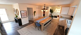 Walk to Mackinac Ferry • Sleeps 16 • 6BR Retreat