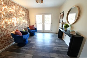 Lobby - Walk to Mackinac Ferry • Sleeps 16 • 6BR Retreat (St. Ignace)