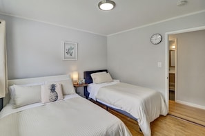 2 habitaciones, tabla de planchar con plancha, wifi y ropa de cama