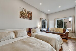 2 bedrooms, desk, iron/ironing board, free WiFi