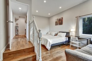 2 bedrooms, desk, iron/ironing board, free WiFi