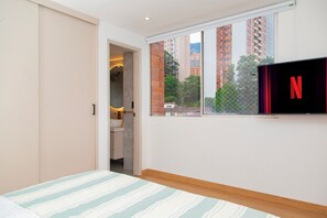 3 bedrooms, desk, iron/ironing board, travel crib