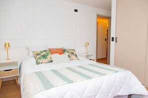 3 chambres, bureau, fer et planche à repasser, lit parapluie