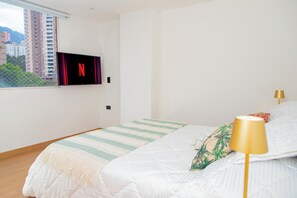 3 bedrooms, desk, iron/ironing board, travel crib