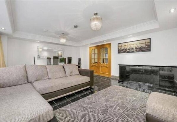 House | Living area - London Luxury House With 5 Bedrooms (London)