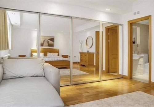 London Luxury House With 5 Bedrooms