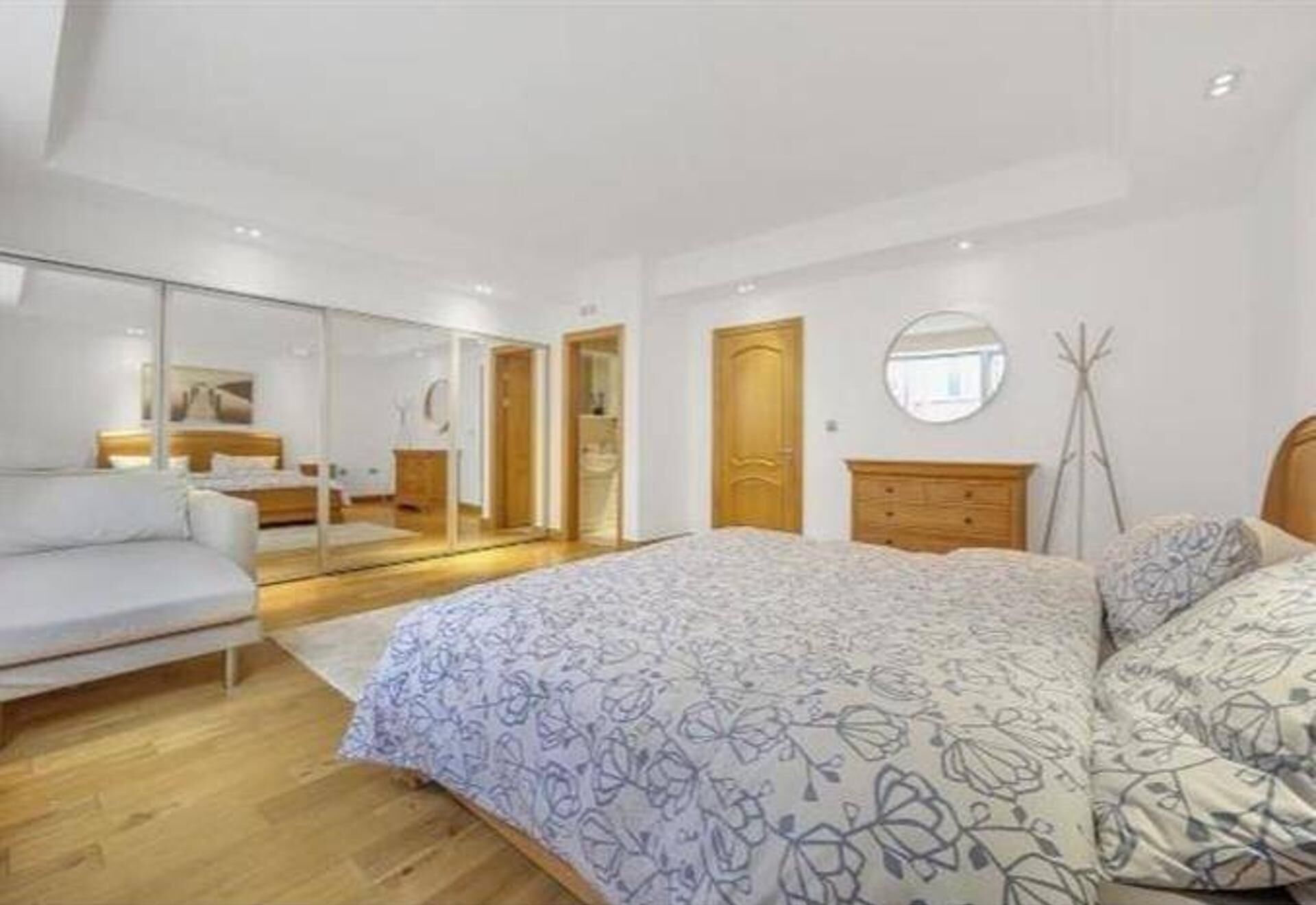 4 bedrooms, free WiFi, bed sheets