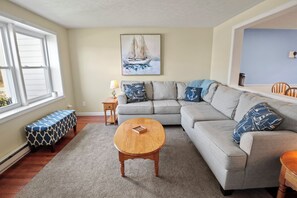 Living area - Cozy Condo Steps to Pier, Beach & Fun (Old Orchard Beach)