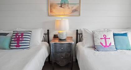 Cozy Condo Steps to Pier, Beach & Fun