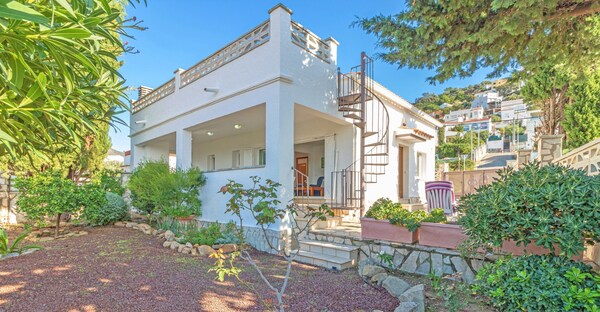3 Bedroom Villa In Roses Near The Beach - Roses