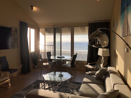 Ocean Front!- Panoramic Views Above Beach-3Br/2Ba/7Bed/Multilevel/AC