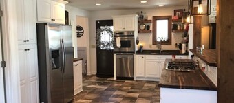 3 Bedroom, 2 full bath lake house within minutes of Erin Hills Golf Course!