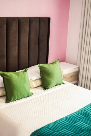 4 dormitorios, tabla de planchar con plancha, wifi y ropa de cama