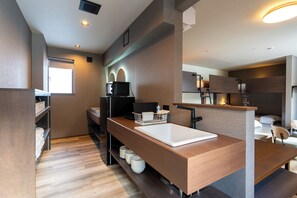 Deluxe-Apartment | Eigene Kochnische | Kühlschrank, Mikrowelle