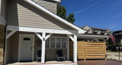 Jefferson House, Pet-Friendly Steps Away from Shops and Restaurants.