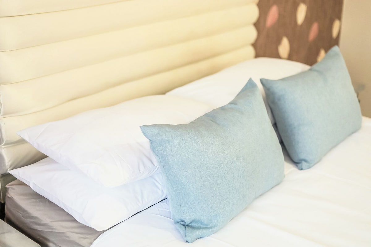 Chambre Deluxe double, patio | Rideaux dâobscurcissement, fer et planche Ă repasser
