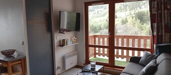 Apartment at the foot of the slopes, near outdoor swimming pool (summer) with garage.