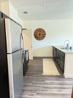 Fridge, microwave, oven, stovetop - Welcome to Your Boerne Getaway- Historic Charm Meets Modern Comfort (Boerne)