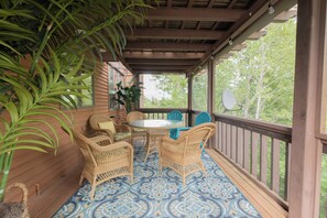 Outdoor dining - Nordic Village | Sunrise Townhouse – 2BR End Unit w/ Mountain Views (Jackson)