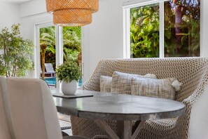 Dining - Magnificent Tropical House w/ Heated Pool near the Beach- Gorgeous Backyard- 3/2 (Boynton Beach)