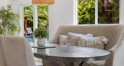 Magnificent Tropical House w/ Heated Pool near the Beach- Gorgeous Backyard- 3/2