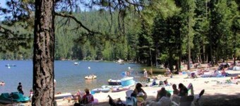 Charming 4-bedroom cabin with WiFi, AC, 5 miles from Pinecrest Lake/Dodge Ridge