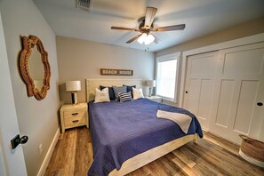 3 bedrooms, WiFi - 334 Lagoon Lane - Stunning 3 Bedroom with Golf Cart! (Panama City Beach)