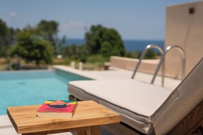 Pool - Candelas Suites and Nature
Three-Bedroom Villa with Sea View & private pool (Ierissos)