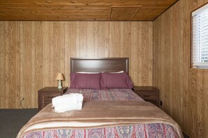 2 bedrooms, desk, WiFi, bed sheets - Cozy Winter Escape~ .5 mi Bear Mtn/Resort Shuttle (Big Bear Lake)