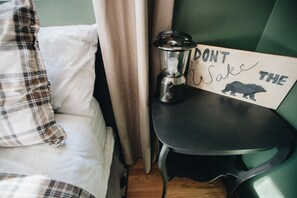 2 Schlafzimmer, Schreibtisch, Bügeleisen/Bügelbrett, Reisekinderbett
