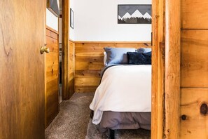 1 Schlafzimmer, Schreibtisch, WLAN, Bettwäsche