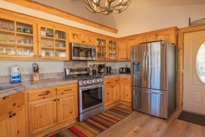 Refrigerador, microondas, horno, placa de cocina