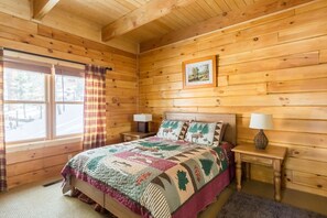 3 slaapkamers, een bureau, een strijkplank/strijkijzer, wifi