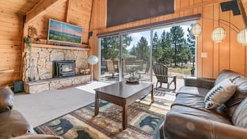 TV, fireplace, stereo