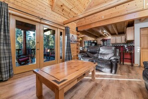 TV, fireplace - Indulge in the Perfect Family Adventure (Sugarloaf)