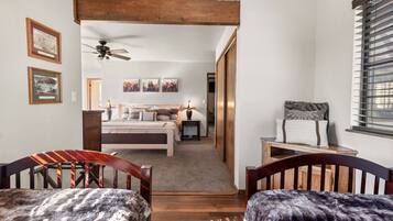 3 bedrooms, desk, iron/ironing board, WiFi